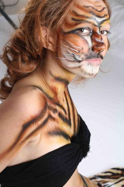 946 Bodypainting mit Adriana Joana Roeper